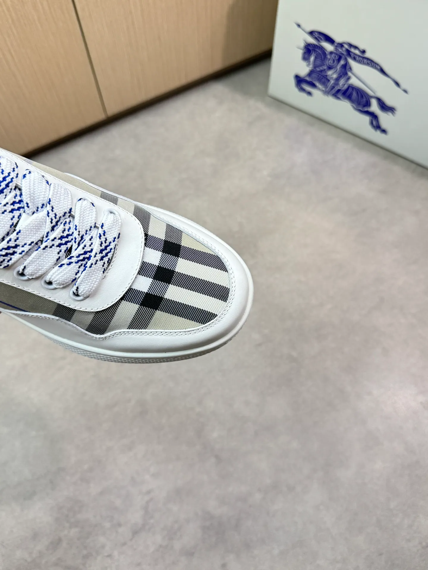 Men's shoes 💰P420💰[BURBERRY] Burberry - High-end quality original 🔍🔍🔍casual sports sneakers - Upper: imported 🔝 Napa calfskin, brand totem cloth, tongue brand cloth label - Lining: brand canvas, foot pad; water-dyed cowhide - Outsole: ultra-light TPR rubber; two-color molded outsole -Ultra-high quality control and fine workmanship: outstanding (high-end, extravagance, class) -Size: 38-44 (45 for men, can be customized)
